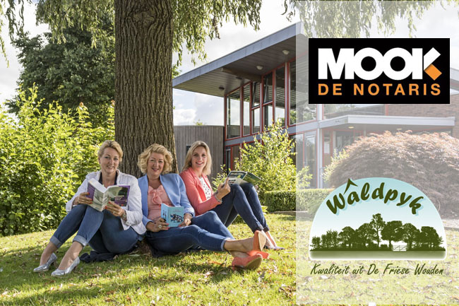 Fransisca Spa, Margreet Mook en Tineke Castelein bij het notariskantoor in Surhuisterveen